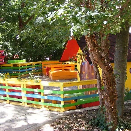 Blue Sky - & Parking Готель