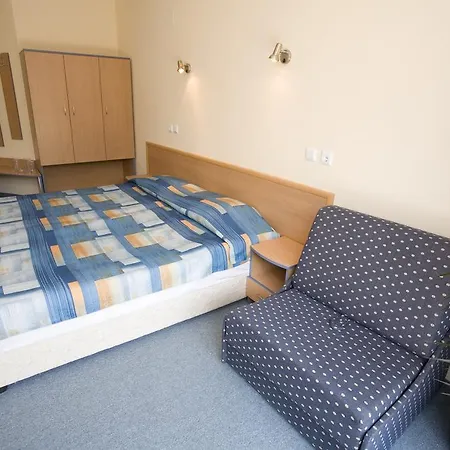 Blue Sky - & Parking Hotel