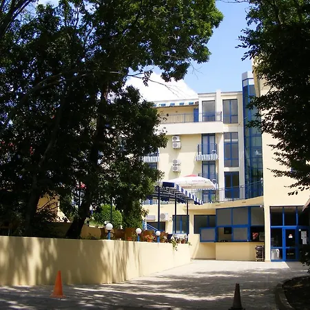 Hotel Blue Sky - & Parking 3*