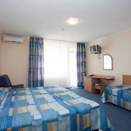 Готель Blue Sky - & Parking 3*