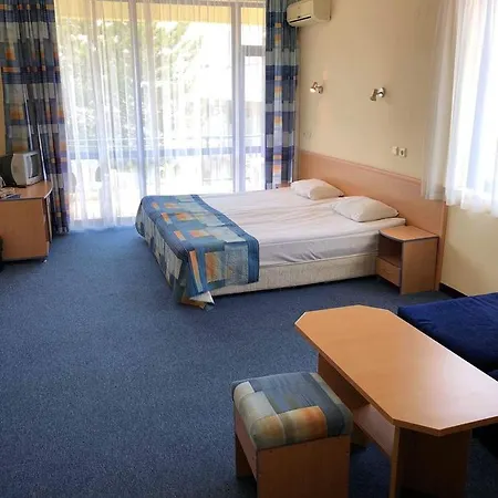 Hotel Blue Sky - & Parking 3*