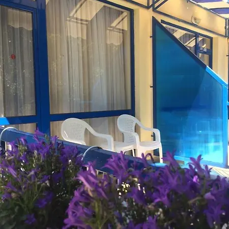 Blue Sky - & Parking 3*