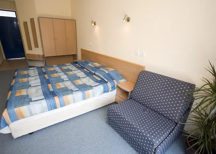 Blue Sky - & Parking Hotel