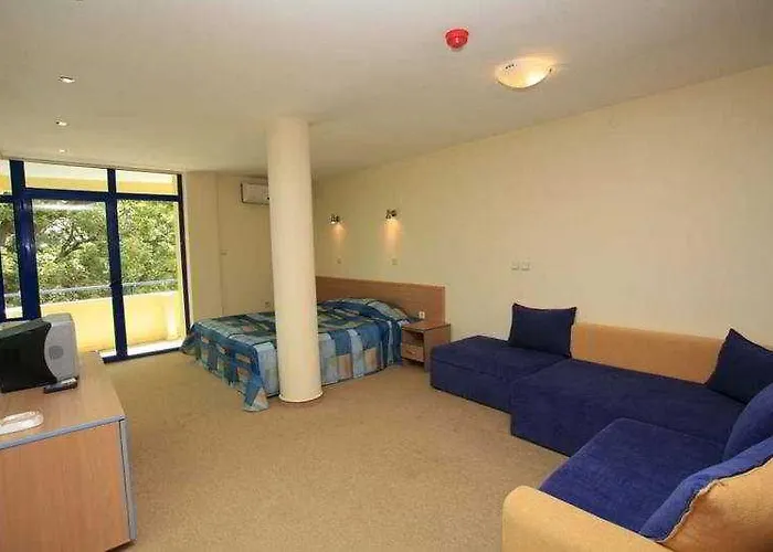 Blue Sky - & Parking Hotel