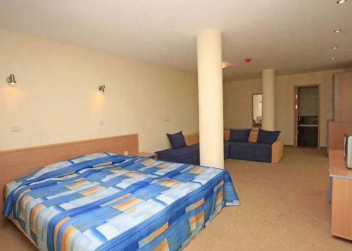 Hotel Blue Sky - & Parking