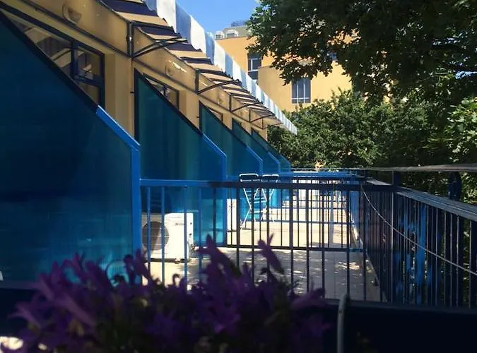 Blue Sky - & Parking 3*