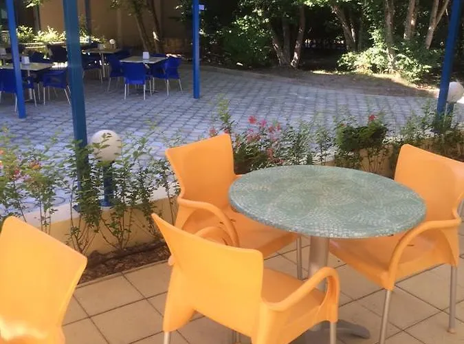 Blue Sky - & Parking Hotel