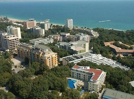 Hotel Blue Sky - & Parking 3*