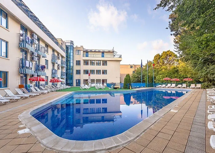 Blue Sky - & Parking Golden Sands