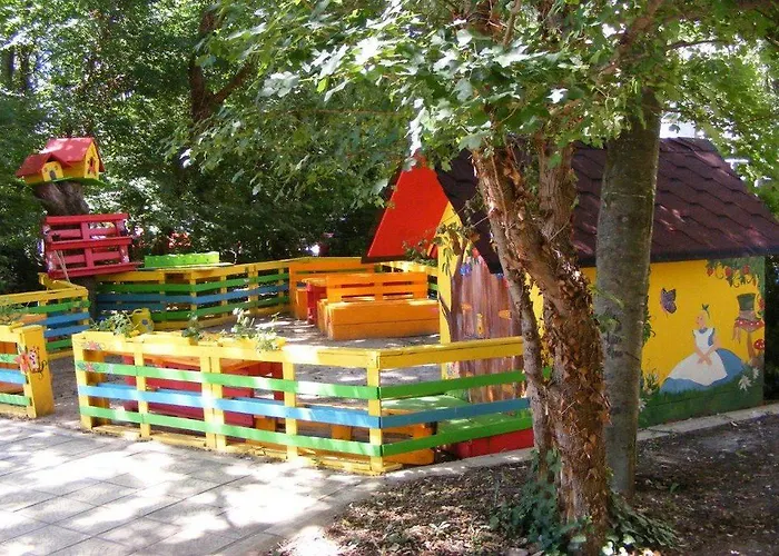 Blue Sky - & Parking Hotel