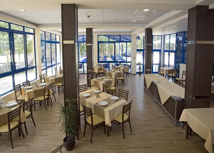 Hotel Blue Sky - & Parking