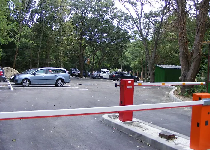 Hotel Blue Sky - & Parking Golden Sands