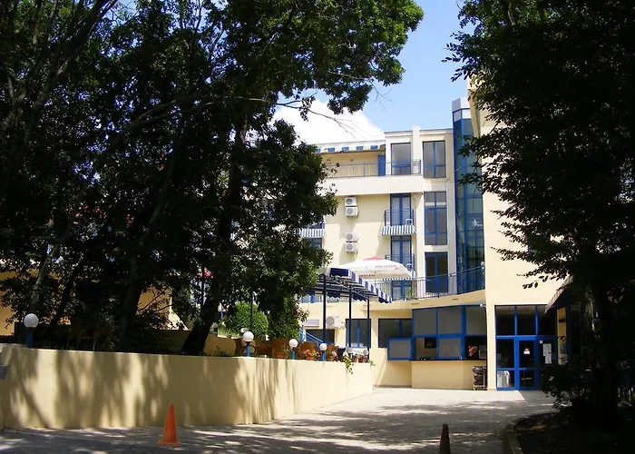 Hotel Blue Sky - & Parking 3*