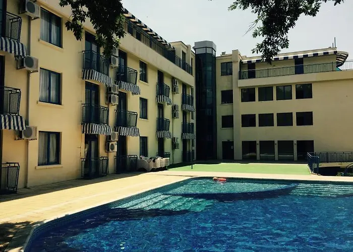 Blue Sky - & Parking Hotel