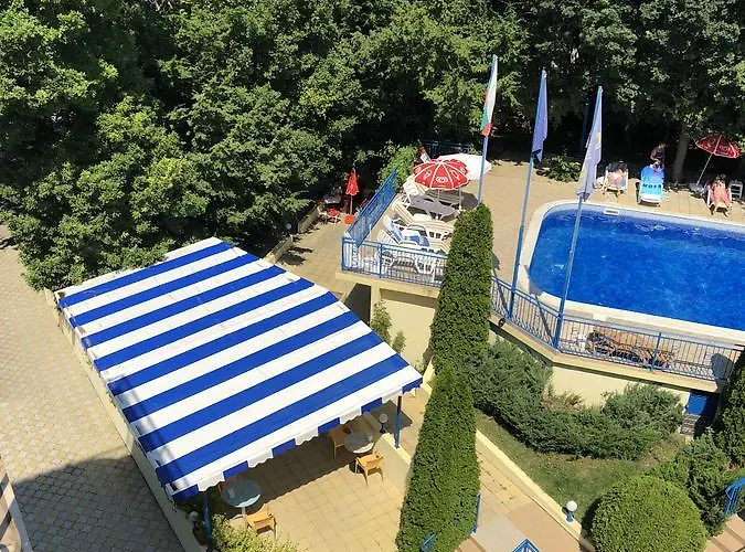 Hotel Blue Sky - & Parking Golden Sands