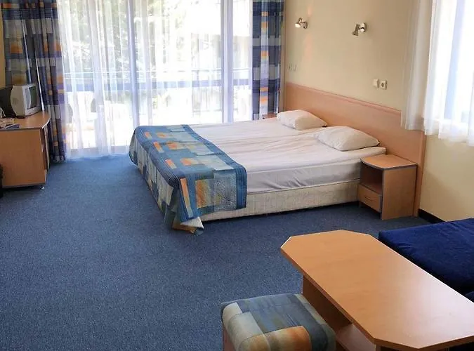 Hotel Blue Sky - & Parking 3*