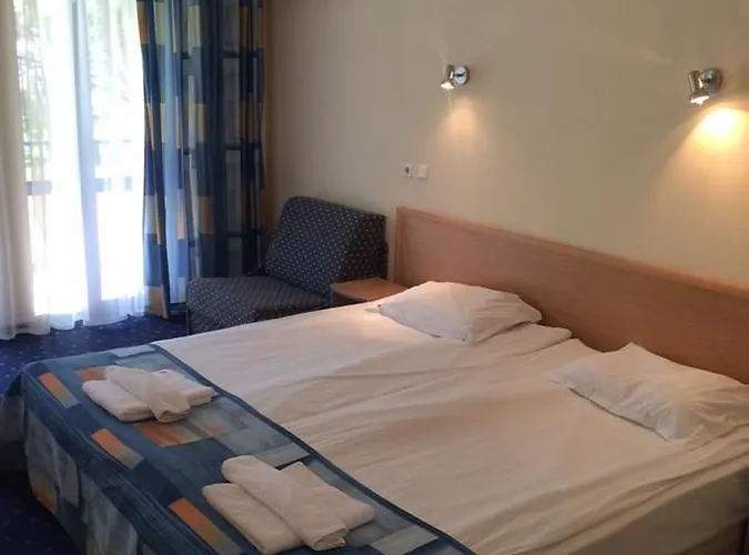 Hotel Blue Sky - & Parking