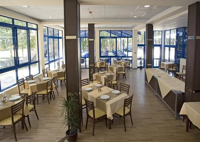 Blue Sky - & Parking 3*